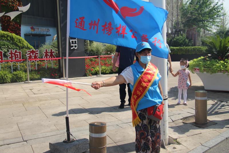 <strong>女人大骚逼</strong>